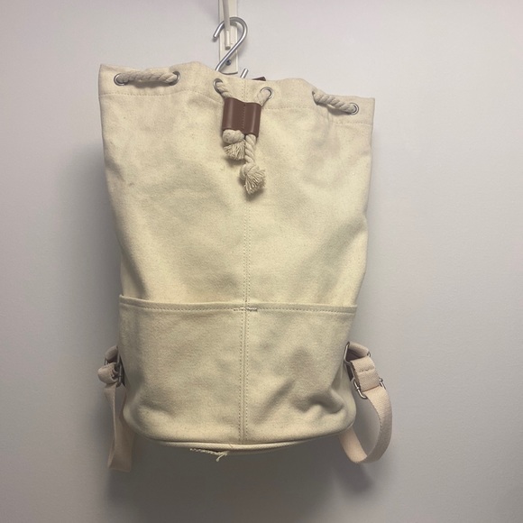 A&F Drawstring Bucket Backpack - Picture 2 of 8